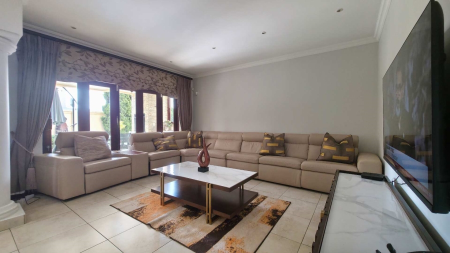 To Let 4 Bedroom Property for Rent in Sandown Gauteng