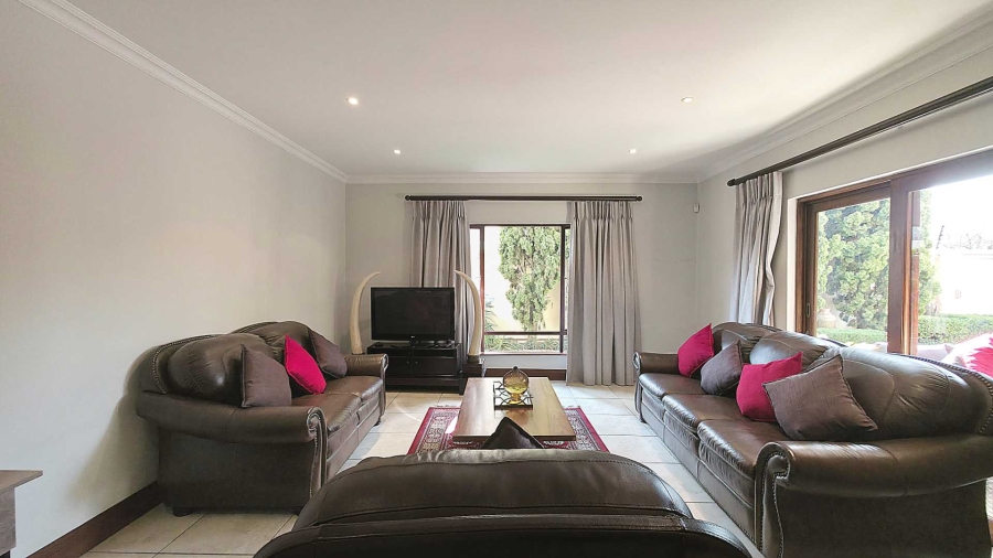 To Let 4 Bedroom Property for Rent in Sandown Gauteng