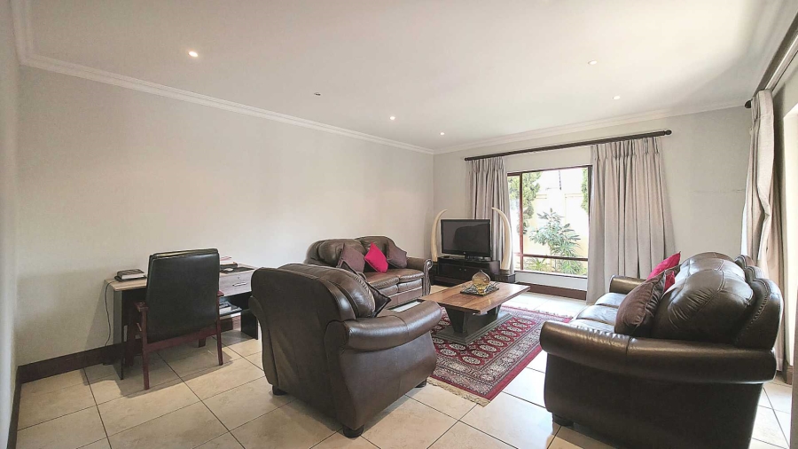 To Let 4 Bedroom Property for Rent in Sandown Gauteng