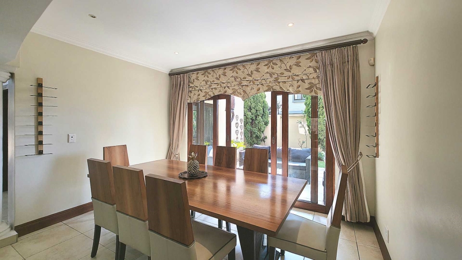 To Let 4 Bedroom Property for Rent in Sandown Gauteng