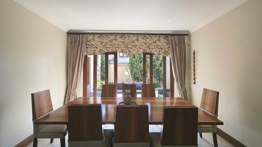 To Let 4 Bedroom Property for Rent in Sandown Gauteng