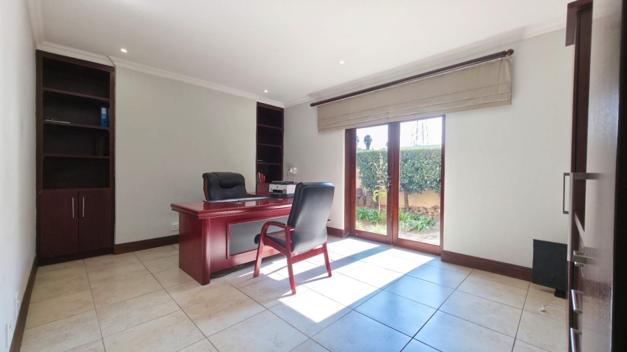To Let 4 Bedroom Property for Rent in Sandown Gauteng