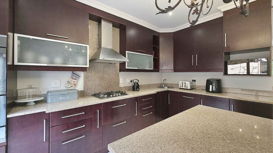 To Let 4 Bedroom Property for Rent in Sandown Gauteng