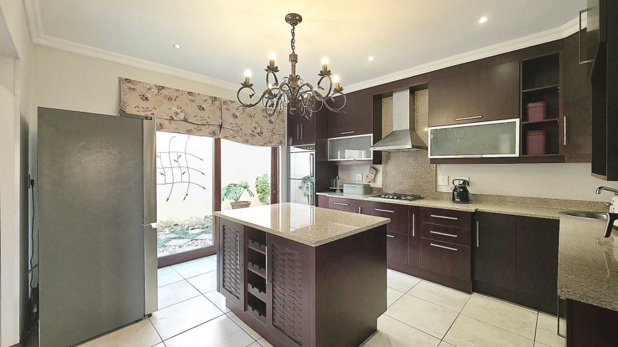 To Let 4 Bedroom Property for Rent in Sandown Gauteng