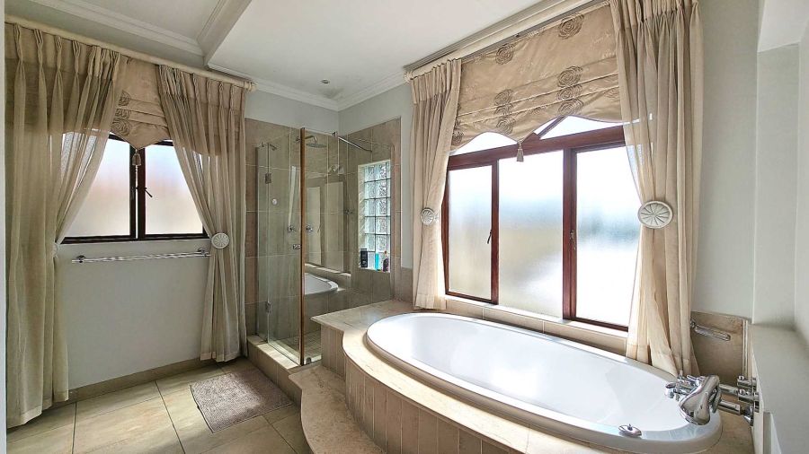To Let 4 Bedroom Property for Rent in Sandown Gauteng
