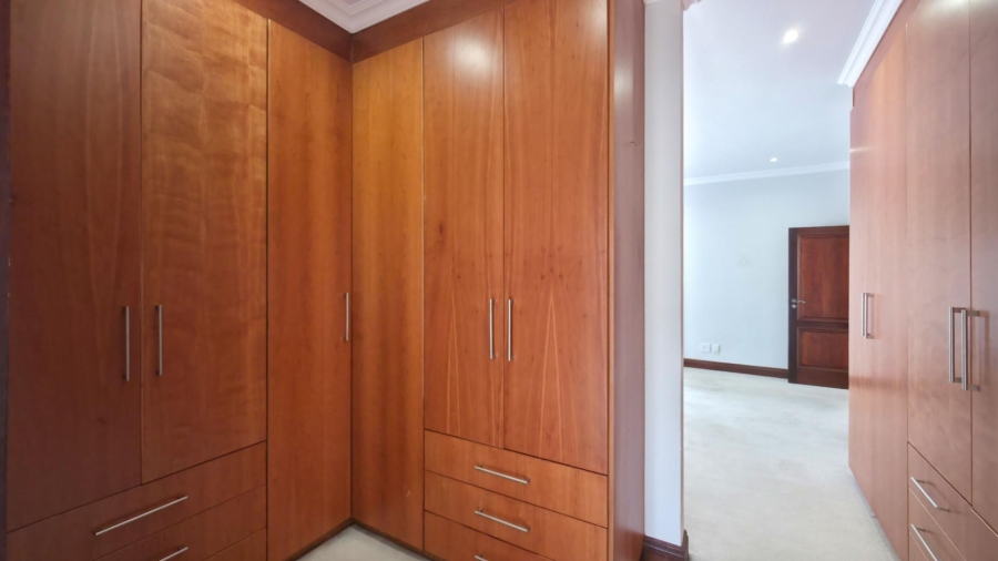 To Let 4 Bedroom Property for Rent in Sandown Gauteng
