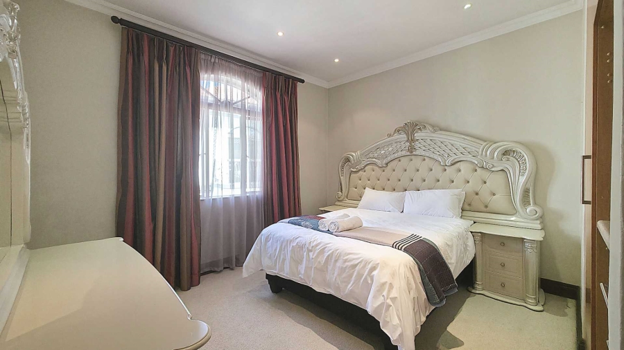 To Let 4 Bedroom Property for Rent in Sandown Gauteng