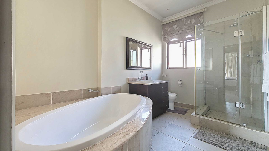 To Let 4 Bedroom Property for Rent in Sandown Gauteng