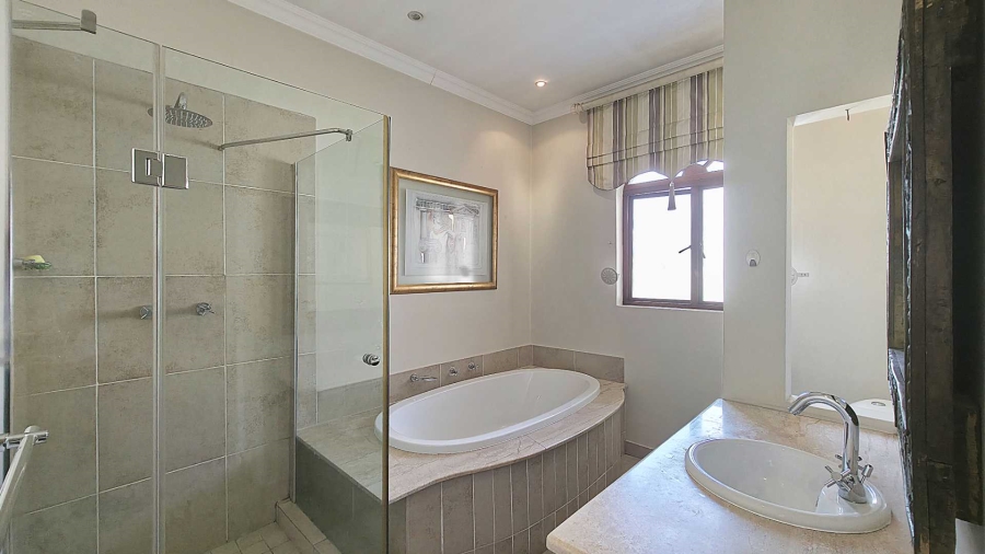 To Let 4 Bedroom Property for Rent in Sandown Gauteng