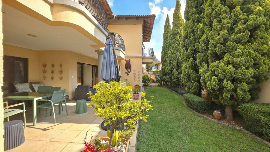 To Let 4 Bedroom Property for Rent in Sandown Gauteng