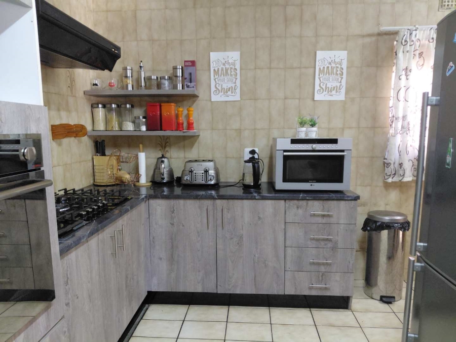 3 Bedroom Property for Sale in Birchleigh Gauteng