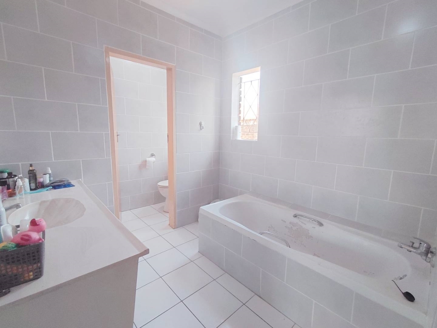 3 Bedroom Property for Sale in Birchleigh Gauteng