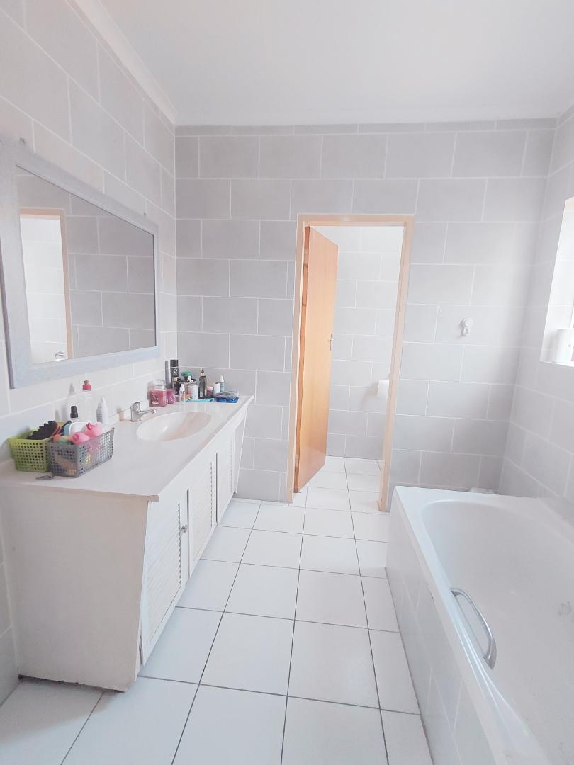3 Bedroom Property for Sale in Birchleigh Gauteng