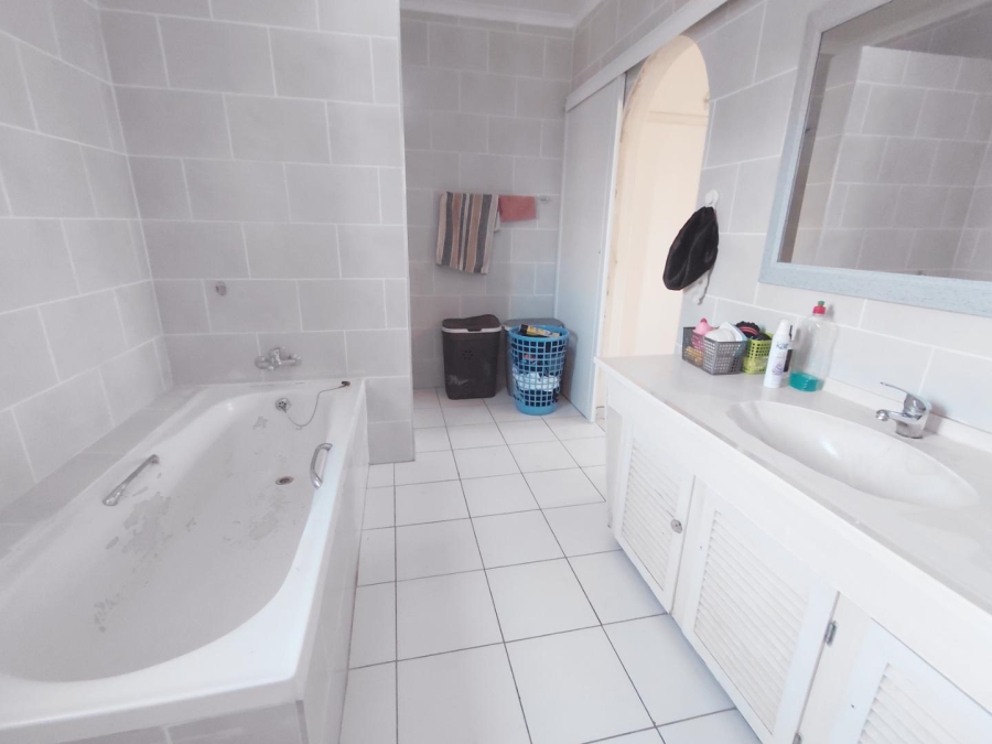 3 Bedroom Property for Sale in Birchleigh Gauteng