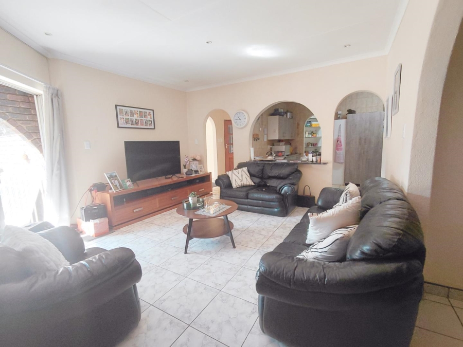 3 Bedroom Property for Sale in Birchleigh Gauteng