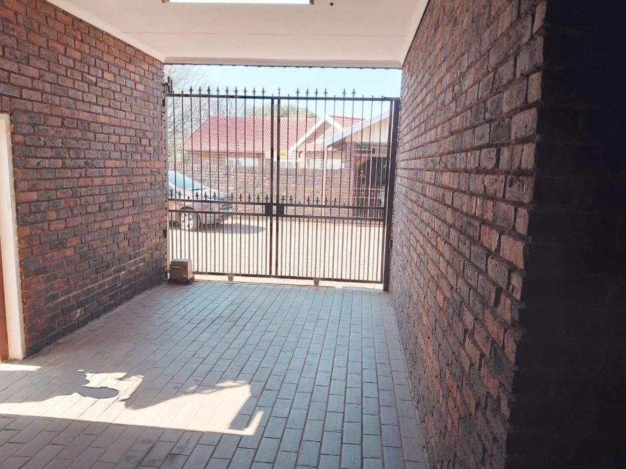 3 Bedroom Property for Sale in Birchleigh Gauteng
