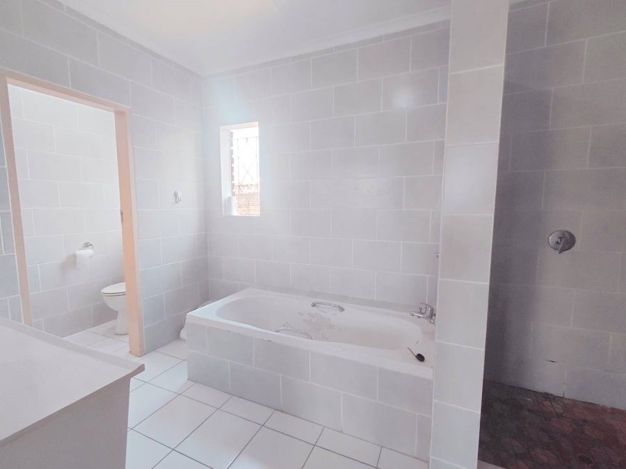 3 Bedroom Property for Sale in Birchleigh Gauteng