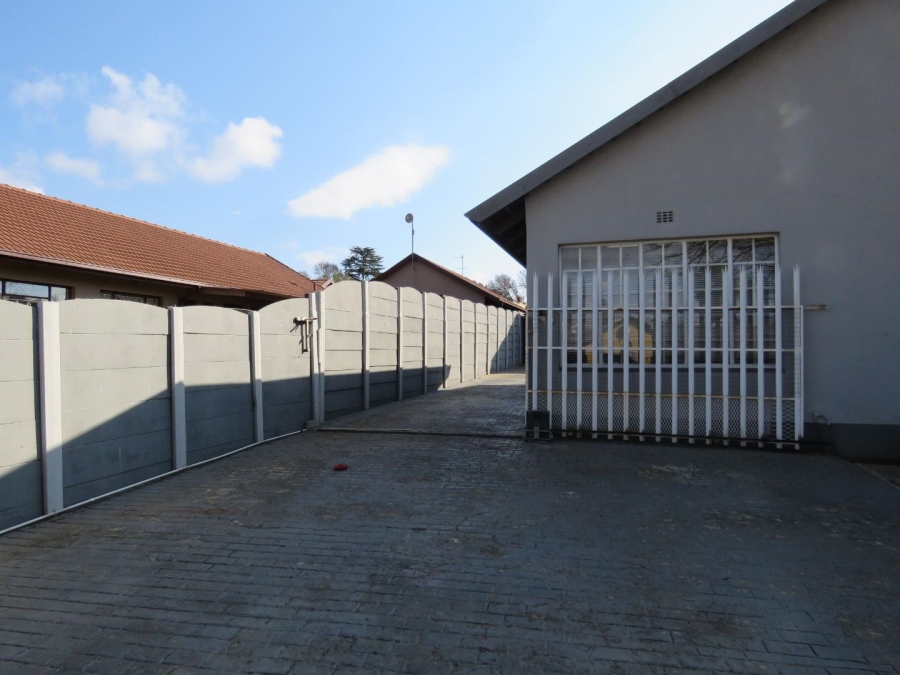 4 Bedroom Property for Sale in General Albertspark Gauteng