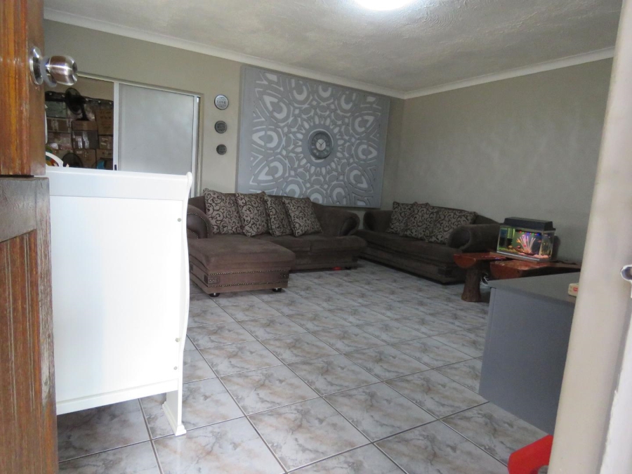 4 Bedroom Property for Sale in General Albertspark Gauteng