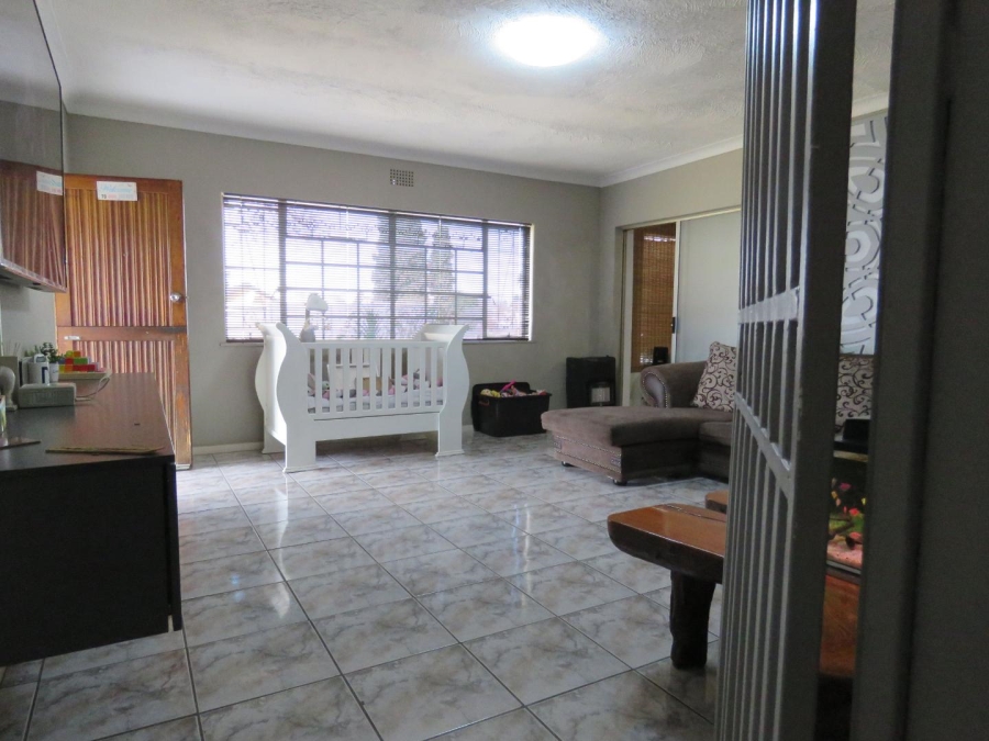 4 Bedroom Property for Sale in General Albertspark Gauteng