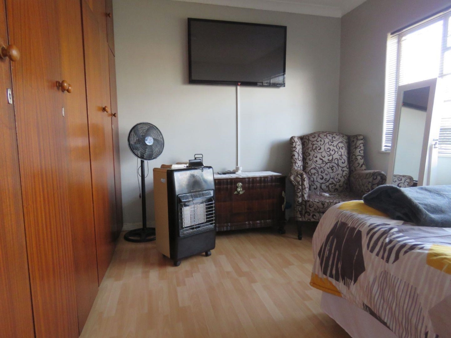 4 Bedroom Property for Sale in General Albertspark Gauteng
