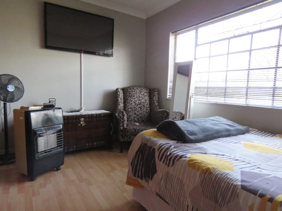 4 Bedroom Property for Sale in General Albertspark Gauteng