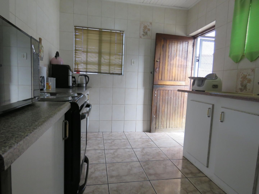4 Bedroom Property for Sale in General Albertspark Gauteng