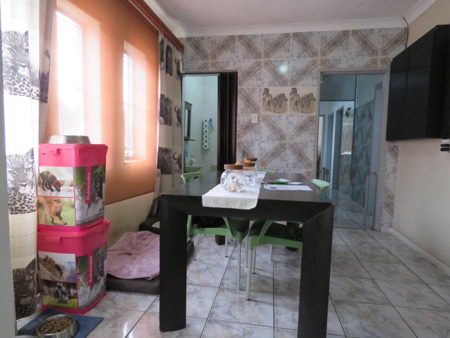 4 Bedroom Property for Sale in General Albertspark Gauteng