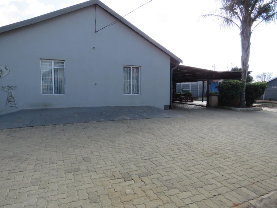 4 Bedroom Property for Sale in General Albertspark Gauteng