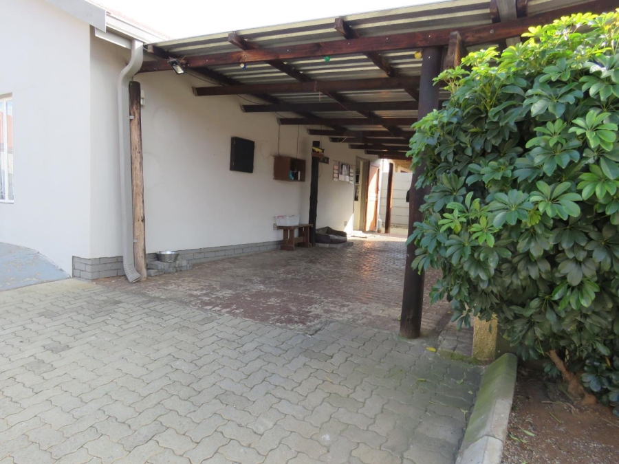 4 Bedroom Property for Sale in General Albertspark Gauteng