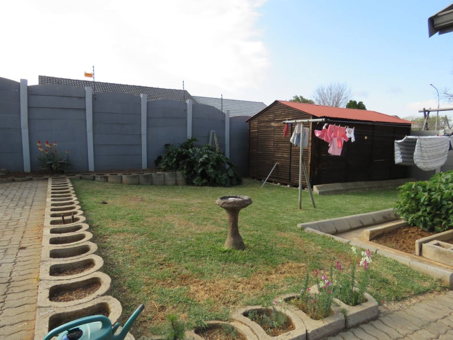 4 Bedroom Property for Sale in General Albertspark Gauteng