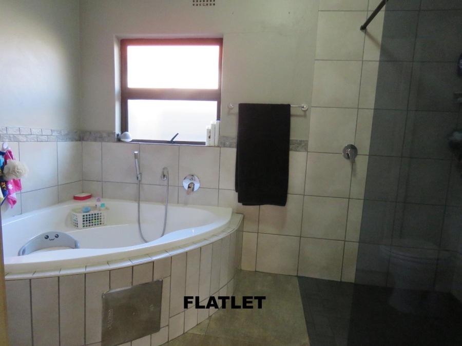 4 Bedroom Property for Sale in General Albertspark Gauteng