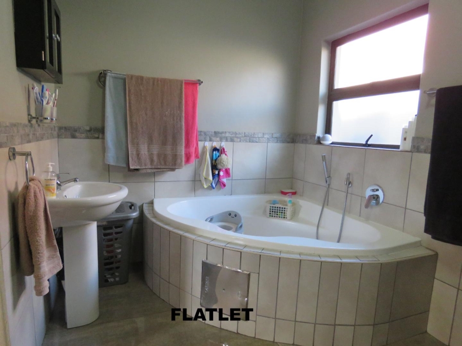 4 Bedroom Property for Sale in General Albertspark Gauteng