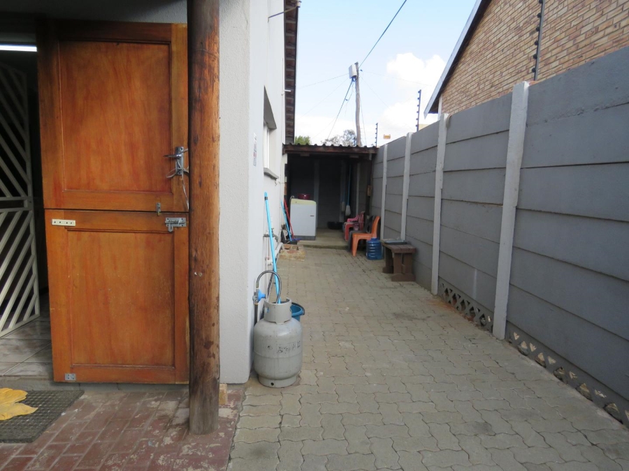 4 Bedroom Property for Sale in General Albertspark Gauteng