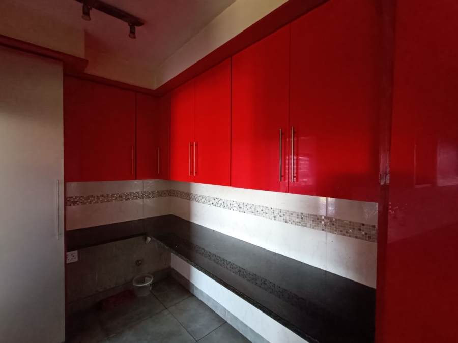 5 Bedroom Property for Sale in Heuwelsig Estate Gauteng