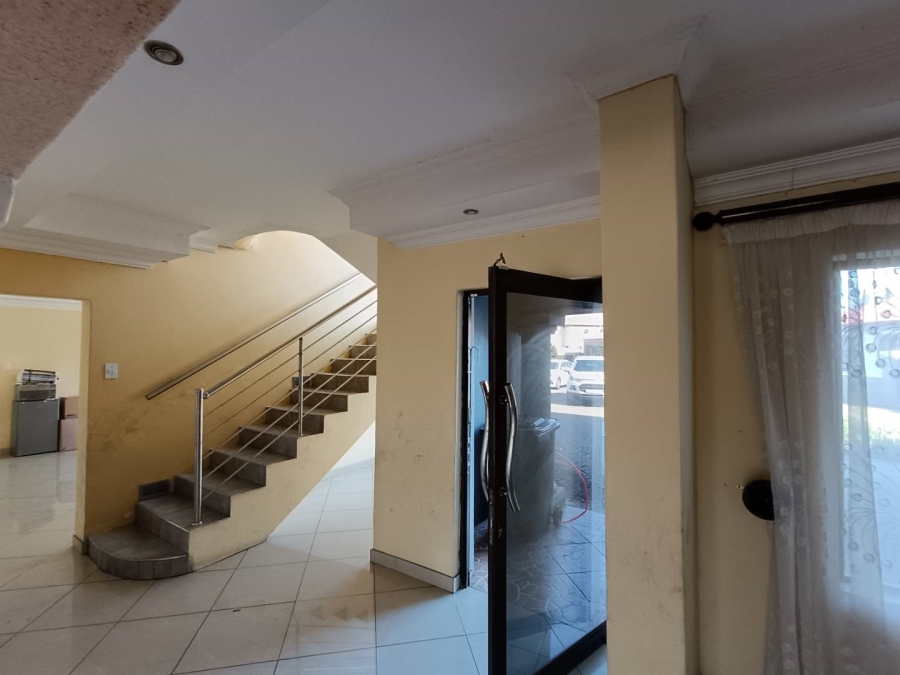 5 Bedroom Property for Sale in Heuwelsig Estate Gauteng