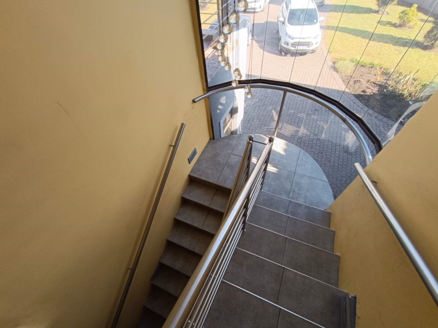 5 Bedroom Property for Sale in Heuwelsig Estate Gauteng