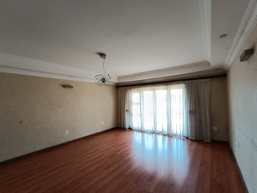 5 Bedroom Property for Sale in Heuwelsig Estate Gauteng