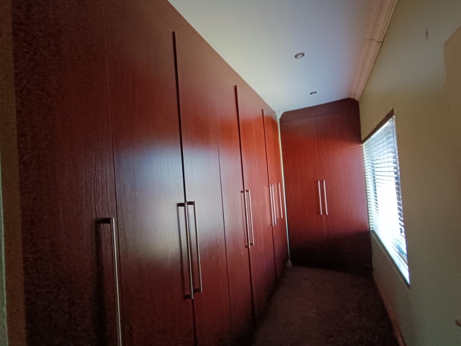 5 Bedroom Property for Sale in Heuwelsig Estate Gauteng
