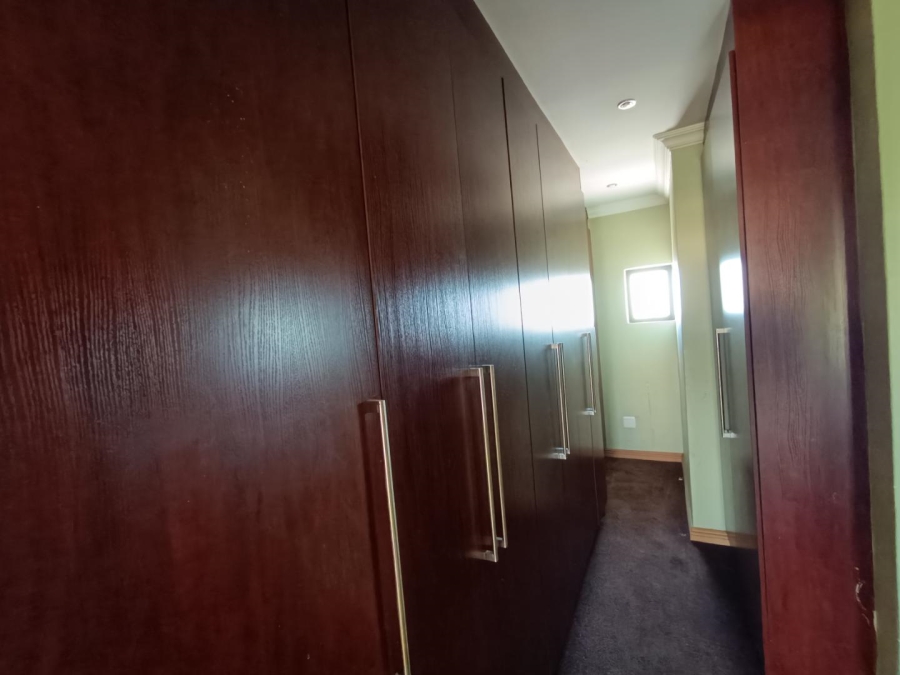 5 Bedroom Property for Sale in Heuwelsig Estate Gauteng