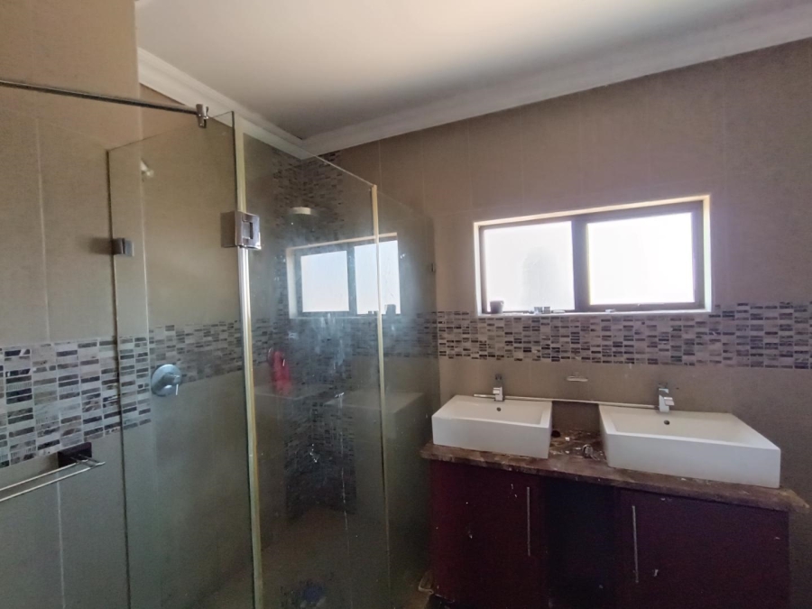 5 Bedroom Property for Sale in Heuwelsig Estate Gauteng