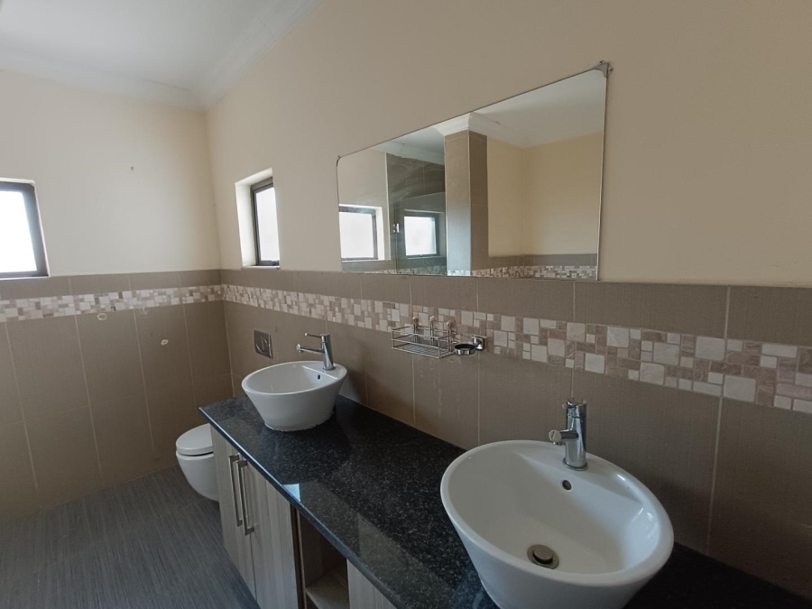 5 Bedroom Property for Sale in Heuwelsig Estate Gauteng