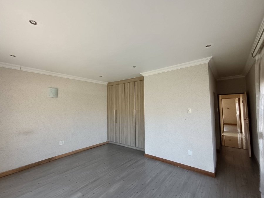 5 Bedroom Property for Sale in Heuwelsig Estate Gauteng
