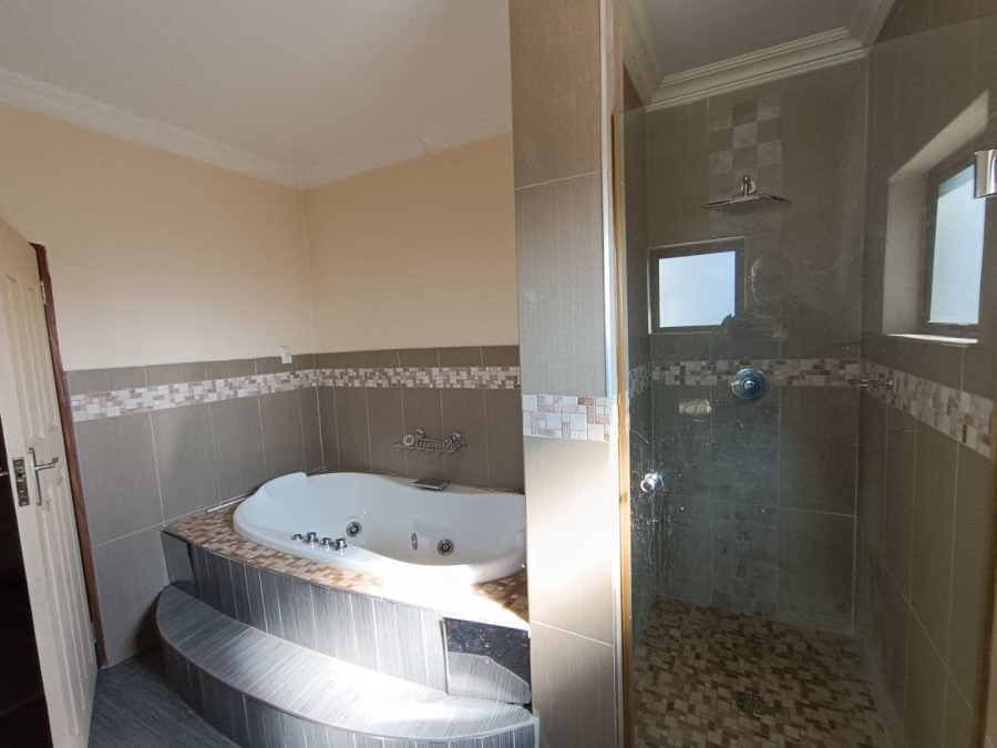 5 Bedroom Property for Sale in Heuwelsig Estate Gauteng