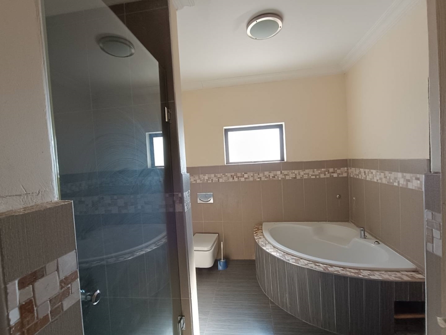 5 Bedroom Property for Sale in Heuwelsig Estate Gauteng