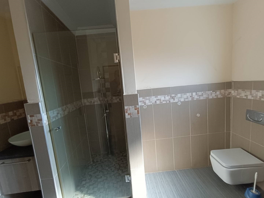 5 Bedroom Property for Sale in Heuwelsig Estate Gauteng