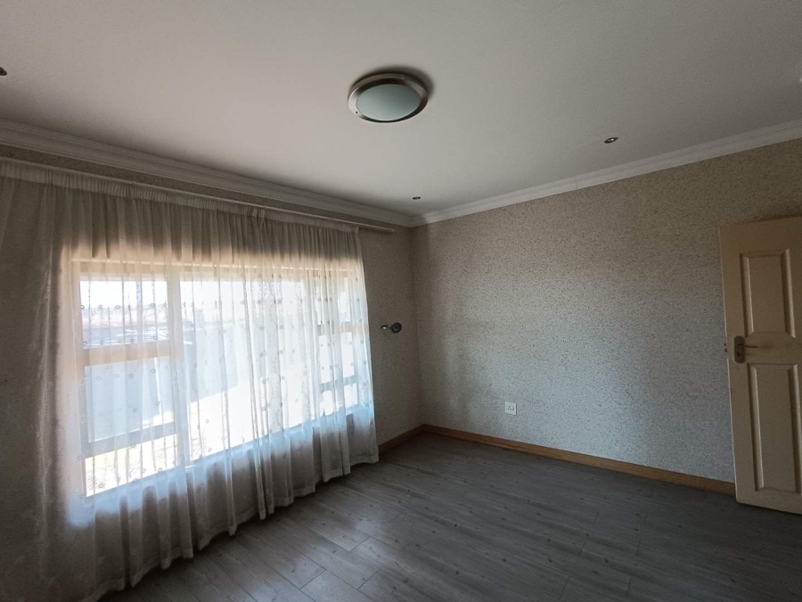 5 Bedroom Property for Sale in Heuwelsig Estate Gauteng