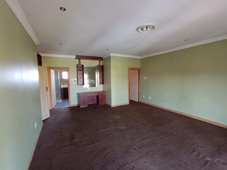 5 Bedroom Property for Sale in Heuwelsig Estate Gauteng