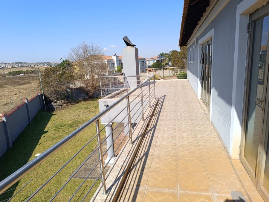 5 Bedroom Property for Sale in Heuwelsig Estate Gauteng