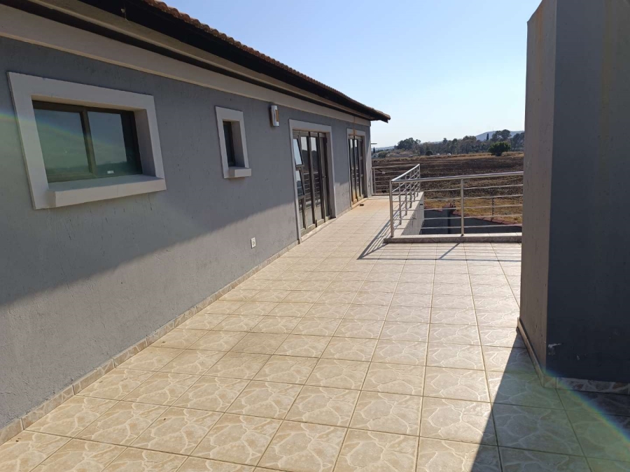 5 Bedroom Property for Sale in Heuwelsig Estate Gauteng